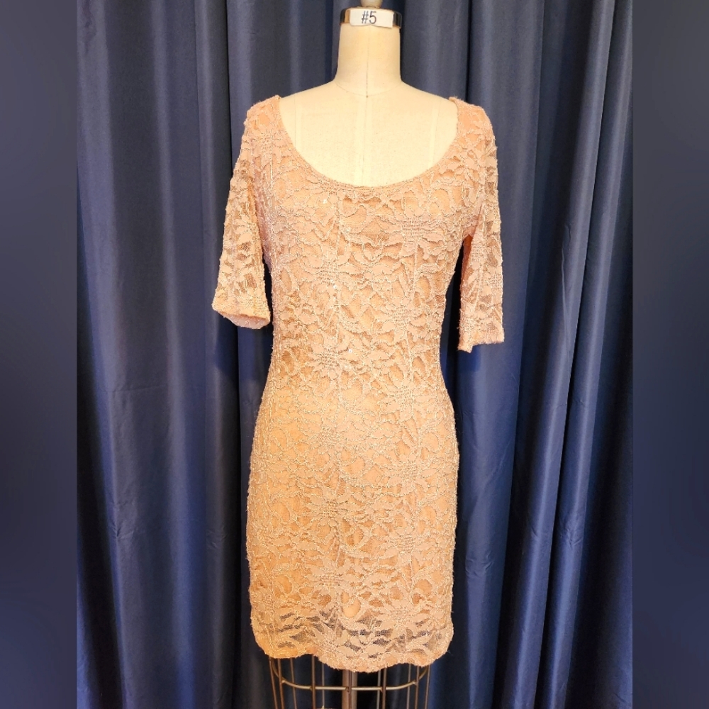 Beautiful body-con special occasion dress, size Mec